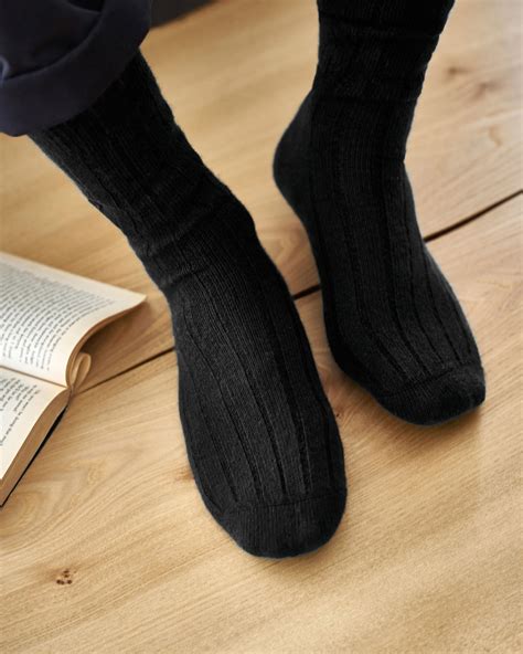 Black | Mens Cashmere Socks | Pure Collection