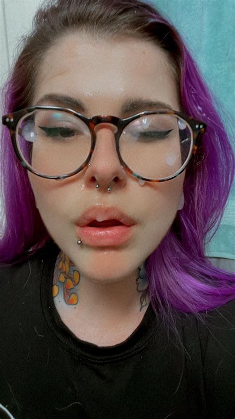 He tells me I have such a cute face to cum on. : r/amateurcumsluts