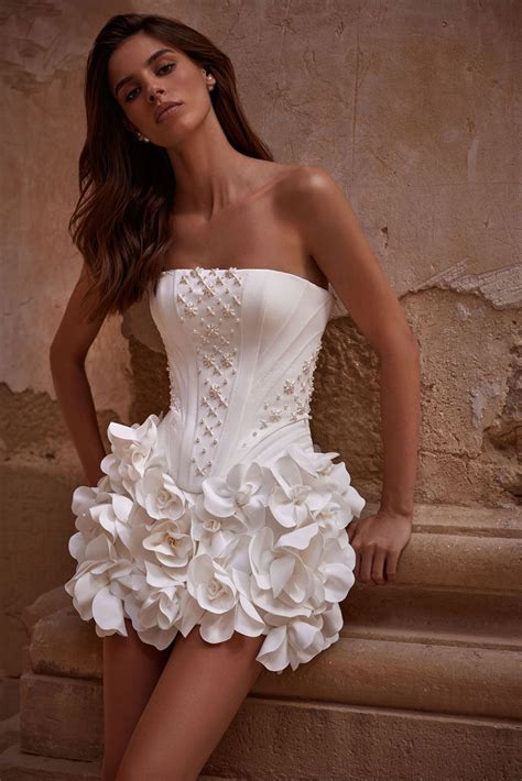 25 Magical Mini Wedding Dresses