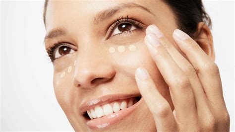 How to Choose Concealer Shade: Use, Apply & Pro Tips