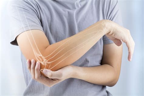 Elbow Tendonitis – Symptoms, Treatment, & Prevention