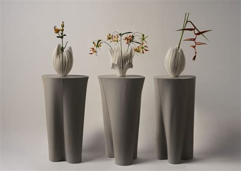 「ポルトローナ・フラウ」が陶芸家・建築家の奈良祐希とコラボレーション、特別展示を開催 | ELLE DECOR [エル・デコ]