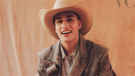 El Malilla celebra su debut en el Palacio de los Deportes: así fue su emotiva reacción