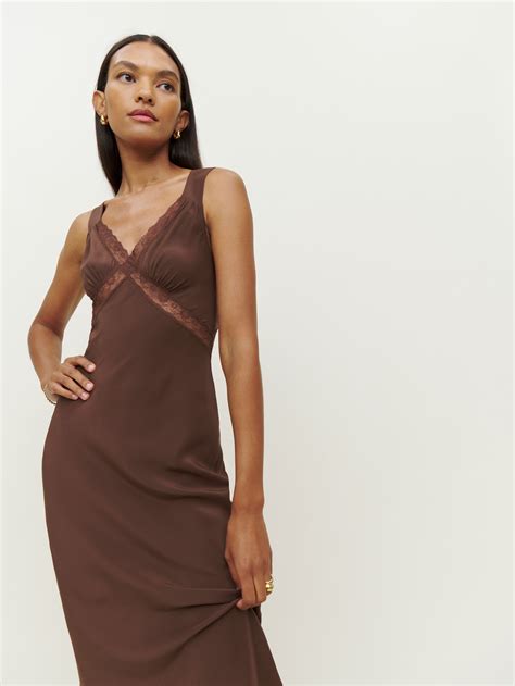 We've Rounded Up the 20 Best Petite Midi Dress | Who What Wear