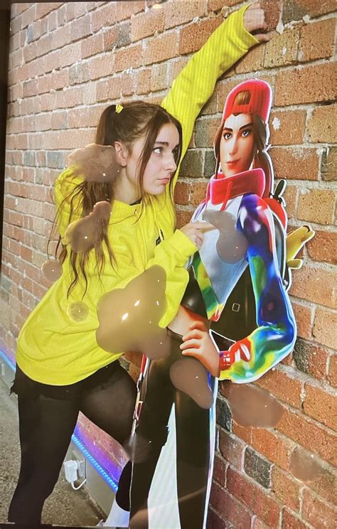 She‘s just to hot. : r/Loserfruit_