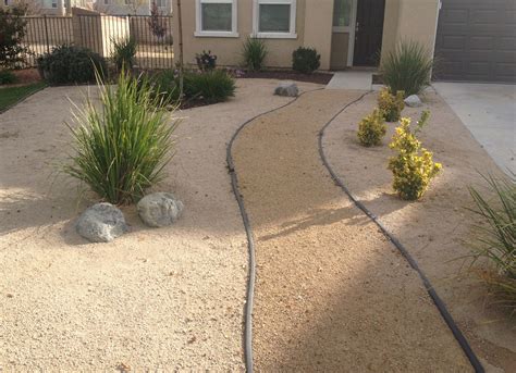 Tan Decomposed Granite Pathway with Salt n Pepper Granite Boulders
