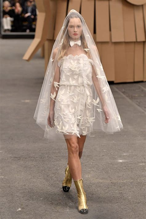 Chanel Couture Just Kicked Off A Key Bridal Wedding Dress Trend For 2023 | Glamour UK