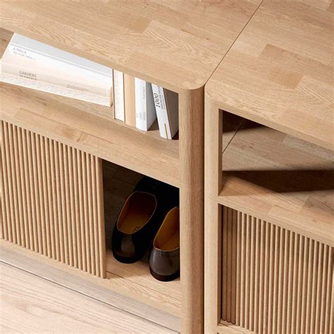 Cloe · White pigmented oak side table with wood doors – Woodendot