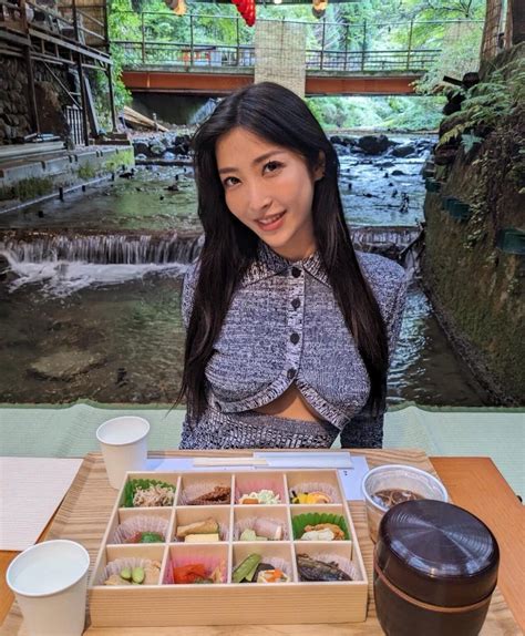 Emiri Momota Bio, Age, Career, Net Worth, Height, Education,