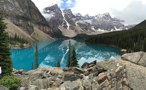 Beautiful Reflective lake scenic landscape in Banff National Park ...