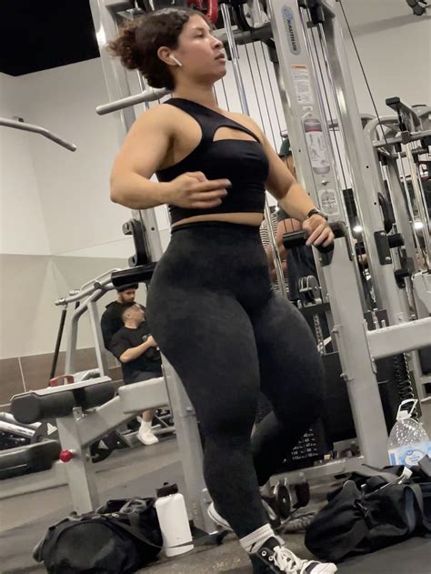 Thick Latina in Back Leggings at the Gym (Non OC) - Spandex, Leggings ...
