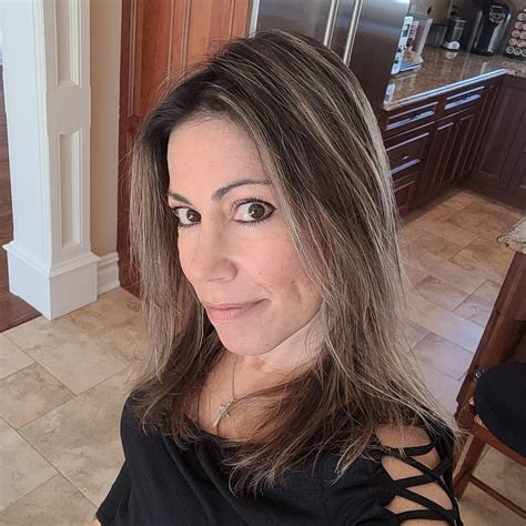 Trade me something good for her nudes! | Scrolller