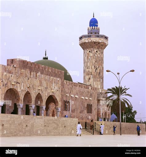Senegal, Dioubel, big mosque, minaret, passer-by, Africa, West, Africa, culture, faith, religion ...