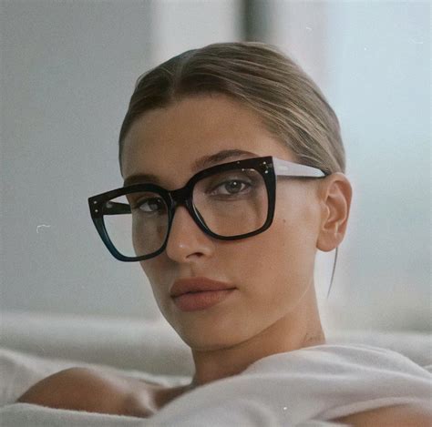 Hailey Bieber | Chic glasses, Glasses trends, Glasses inspiration