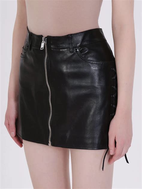 Кожаная юбка-мини от SAINT LAURENT за 50 160 рублей со скидкой 70% ...