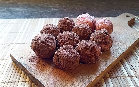 Конфеты из кокосовой стружки со сгущенным молоком и какао, рецепт с ...