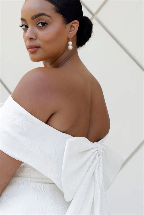 Elegant Plus Size Fit-and-Flare Wedding Dress with Detachable Bow