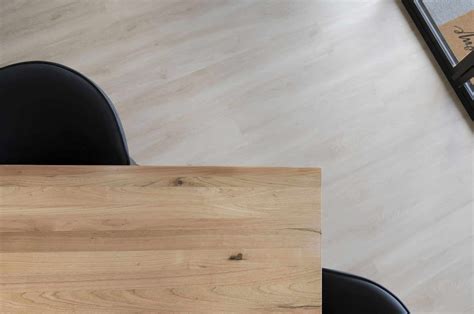 Natural Oak Vinyl Plank - Homely Flooring