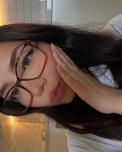 Lilith Cavaliere | Hey guys I just uploaded a new YouTube video I did another @avaliactivewear ...