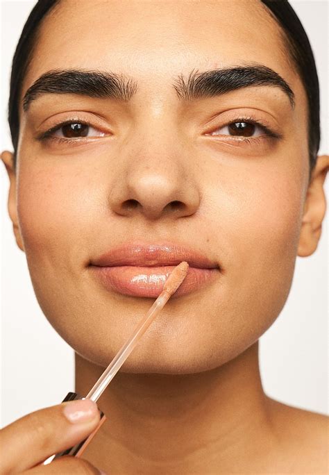 Iconic London LIP PLUMPING GLOSS - Lip plumper - nearly nude | Lip ...