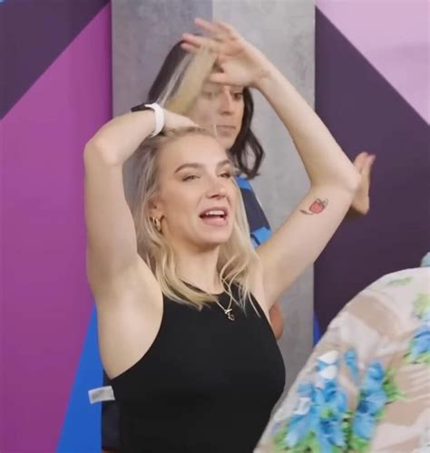 Courtney Miller (Smosh) : r/CelebrityArmpits