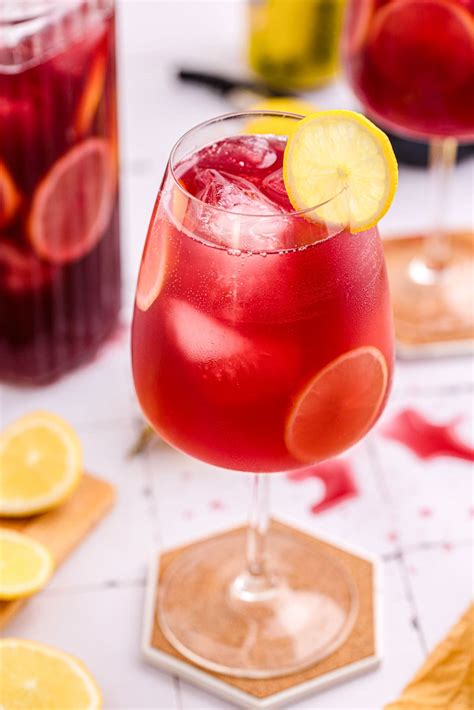 Tinto de Verano (Spanish Summer Drink) - Recipes From Europe