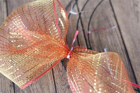 How To Make A Wreath Using Wire Frame at Barbara Moser blog