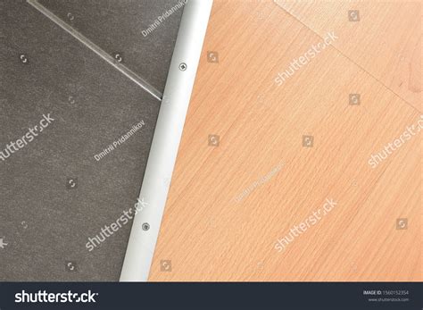 Photo de stock Joint Floor Tiles Laminate Dividing Strip 1560152354 ...