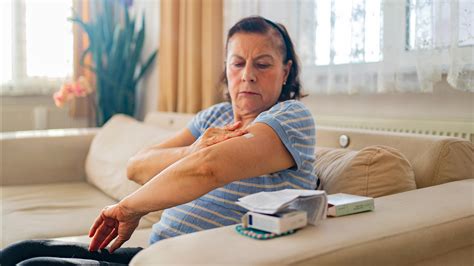 Topical Estradiol Dosage Guide: Spray, Gels, and Patches - GoodRx