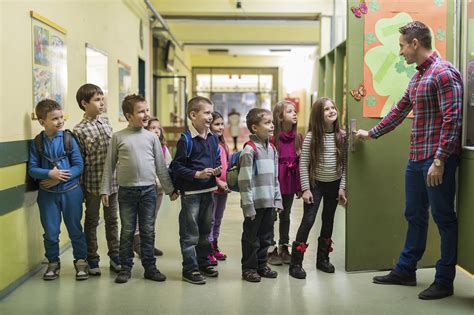 Do boys benefit from male teachers in elementary school?