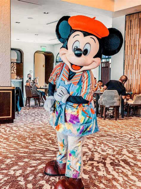 Character Dining at Walt Disney World - Love of the Magic