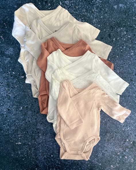 H&M peach, maroon, pink, white and polka dot baby grow set Newborn – Nearly New Kids