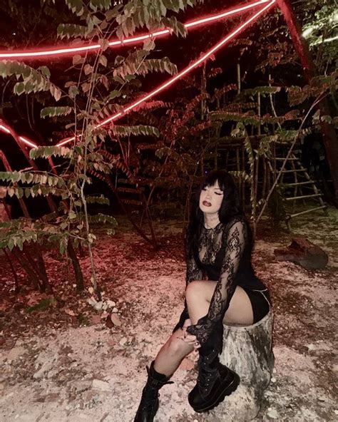 𝔐𝖔𝔩𝖑𝔶 (@yourfavgothgirll) • Instagram photos and videos