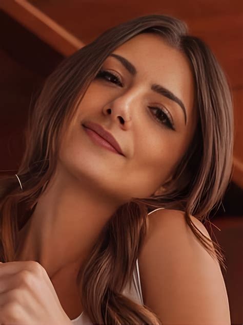 Sarah Caus (Model) Age, Net Worth, Wiki, Videos, Photos and More