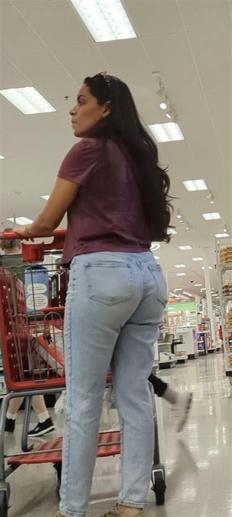 Thick Latina mom in loose jeans - Tight Jeans - Forum