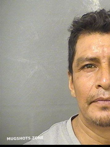 VAZQUEZ JUAN 09/01/2022 - Palm Beach County Mugshots Zone