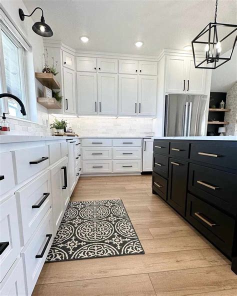 7 Stunning White Kitchen Cabinets with Black Handles