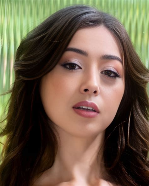 Chloe Surreal (Model) Wiki, Age, Net Worth, Husband, Family, Videos & Photos