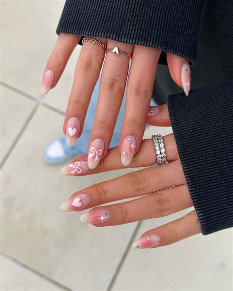Ribbon nails, la tendencia de nail art más cute