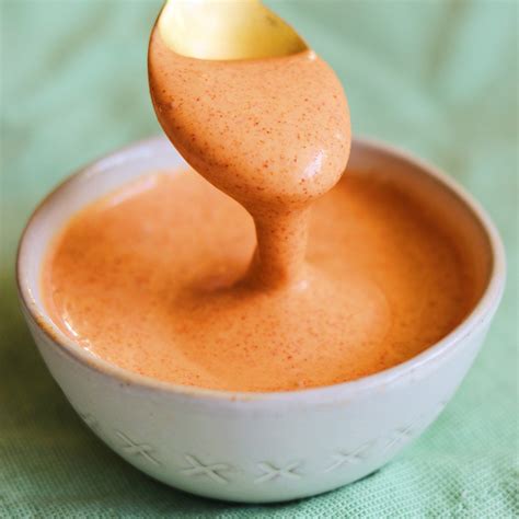 Easy Creamy Sriracha Sauce Recipe (Only 3 Ingredients) - Grilled Cheese ...