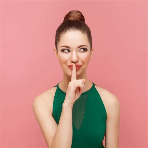 8 Signs You Are Oversharing (And How to Stop)