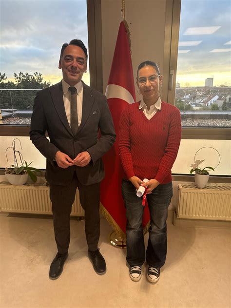 Ataşeliğimizce Abitur'u Başarı ile Tamamlayan İlk 5 Öğrenci Ödüllendirildi