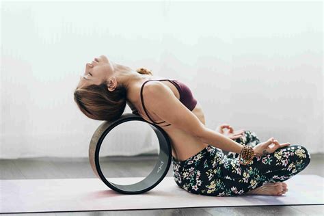 7 Ways to Use a Yoga Wheel