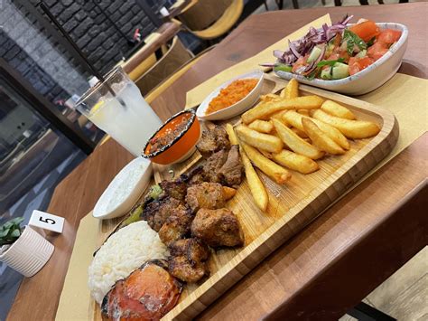 Pizzeria a Milano - 2 Brothers Restaurant