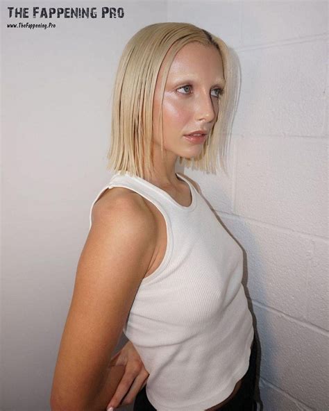 Emma Chamberlain Nude And Leaked (101 Photos) | #The Fappening