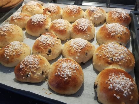 Finnish Pulla - Sweet Cardamom Bun - Easy recipe with braiding tips ...