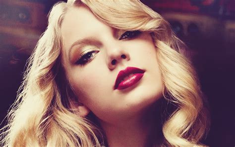 Close Up Taylor Swift Eye Color