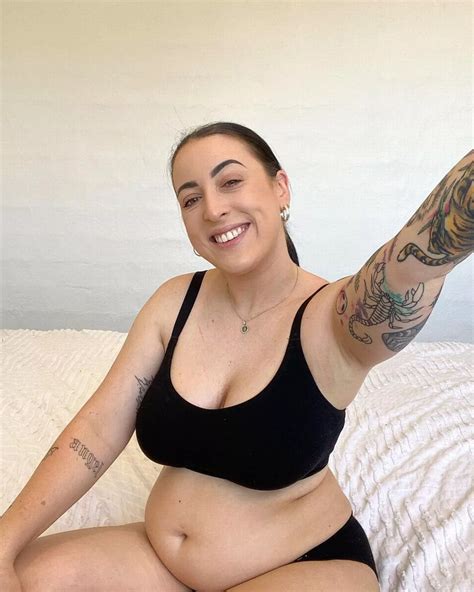 Women show off 'saggy boobs' and stretch marks to show others it's ...