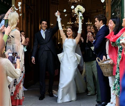 Eugenia Gil se casa con Javier García-Obregón con un original traje de ...