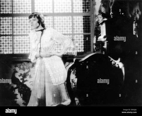 Threepenny opera hi-res stock photography and images - Alamy